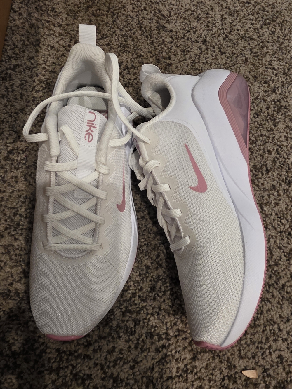LNike Air Zoom Bella 7- Pink And White Colorway Size 7.5 - Picture 3 of 5